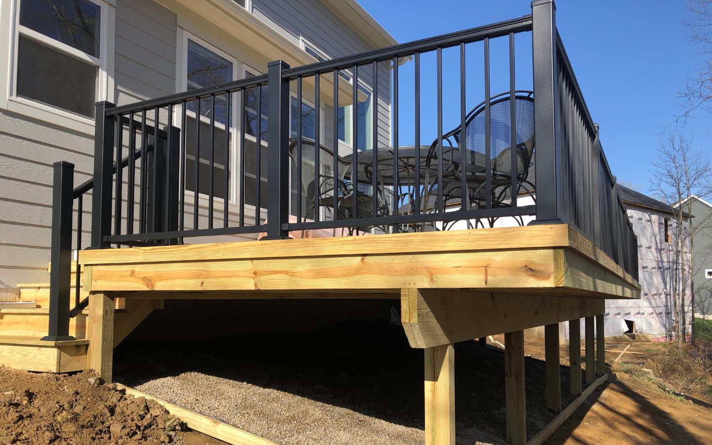 Columbus deck with rail